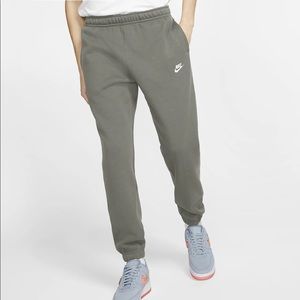 NEW!!!  Nike Sportswear Club Fleece